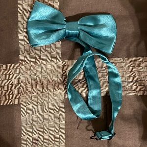 Aqua blue bow tie NEW